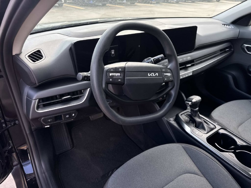 Used 2025 Kia K4 FWD image 24