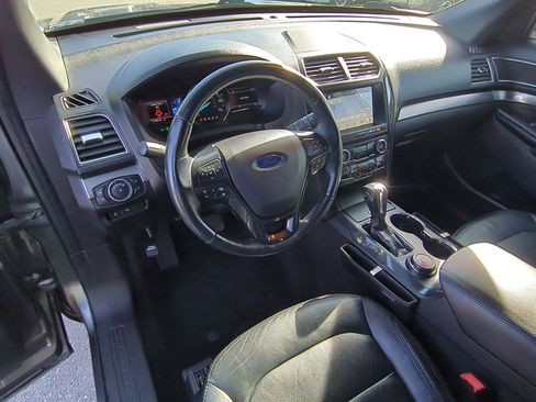 Used 2018 Ford Explorer XLT w/ Equipment Group 202A image 16