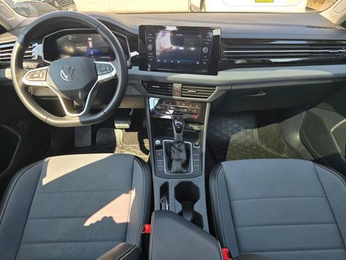 Certified 2025 Volkswagen Jetta SE FWD image 18