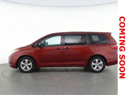 Used 2011 Toyota Sienna Base w/ Towing Pkg image 8