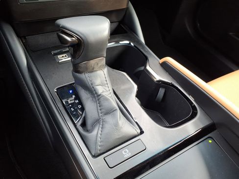 Certified 2024 Lexus ES 350 w/ Premium Package image 12