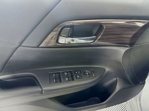 Used 2017 Honda Accord EX image 8