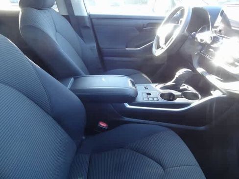 Used 2023 Toyota Highlander L image 13