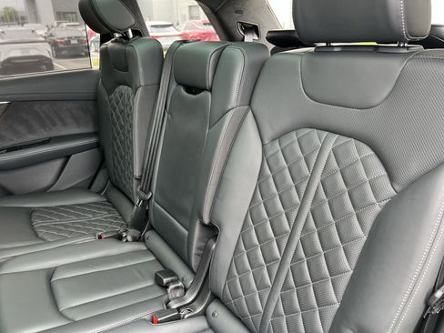 Certified 2023 Audi SQ7 Prestige AWD/4WD image 32