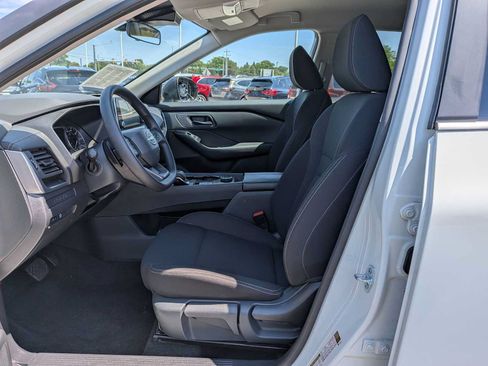 Used 2025 Nissan Rogue S AWD/4WD image 14