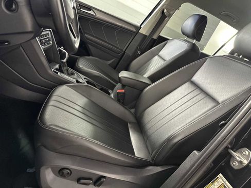 Used 2024 Volkswagen Tiguan SE AWD/4WD image 11