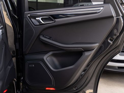 Certified 2026 Porsche Macan AWD/4WD image 41