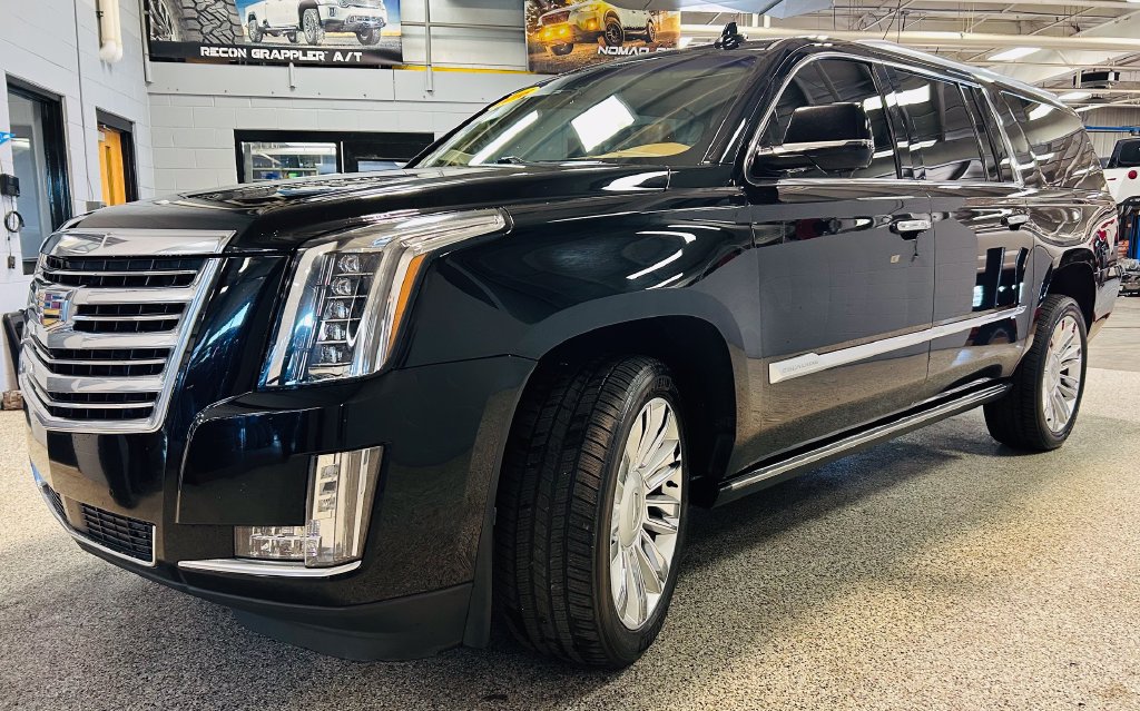 Used 2016 Cadillac Escalade ESV Platinum AWD/4WD image 3
