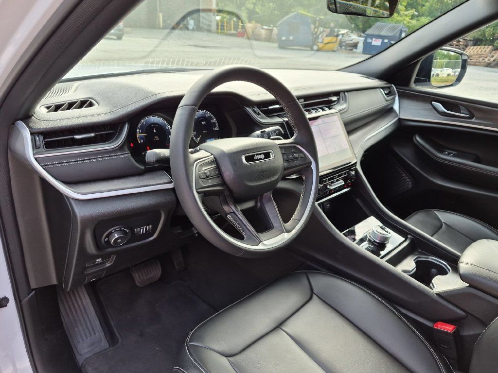 Used 2025 Jeep Grand Cherokee L Limited w/ MOPAR Finishing Package AWD/4WD image 14