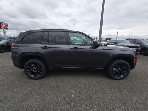 New 2025 Jeep Grand Cherokee Limited AWD/4WD image 2