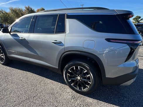 New 2026 Chevrolet Traverse LT w/ Sun and Wheel Package image 7