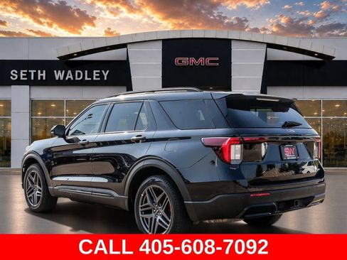 Used 2025 Ford Explorer ST-Line w/ ST-Line Street Pack AWD/4WD image 5