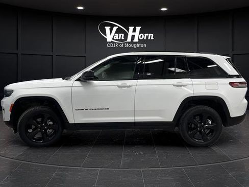 Used 2023 Jeep Grand Cherokee Limited w/ Luxury Tech Group II image 12