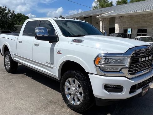 Used 2023 RAM 2500 Limited AWD/4WD image 2