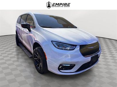 Used 2024 Chrysler Pacifica Touring