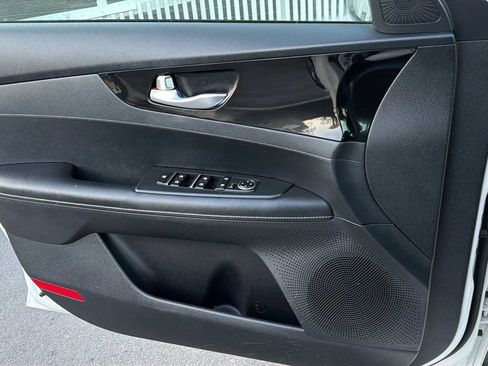 Used 2019 Kia Forte S w/ S Premium Package FWD image 20
