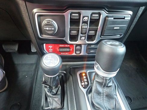 Used 2024 Jeep Wrangler Unlimited Rubicon w/ Convenience Group image 18