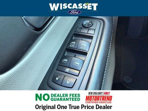 Used 2024 Chrysler Pacifica Touring-L image 24