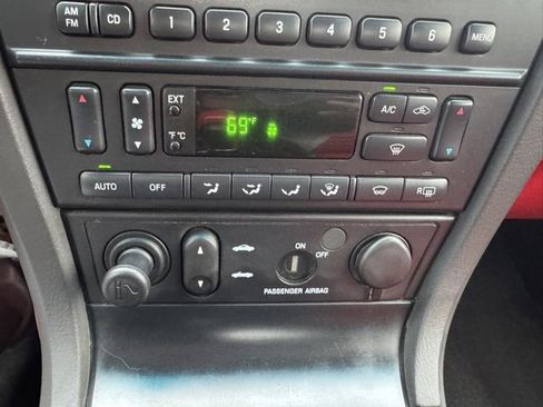 Used 2002 Ford Thunderbird Base image 27