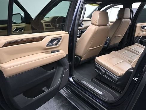 Used 2024 Chevrolet Suburban Premier image 13