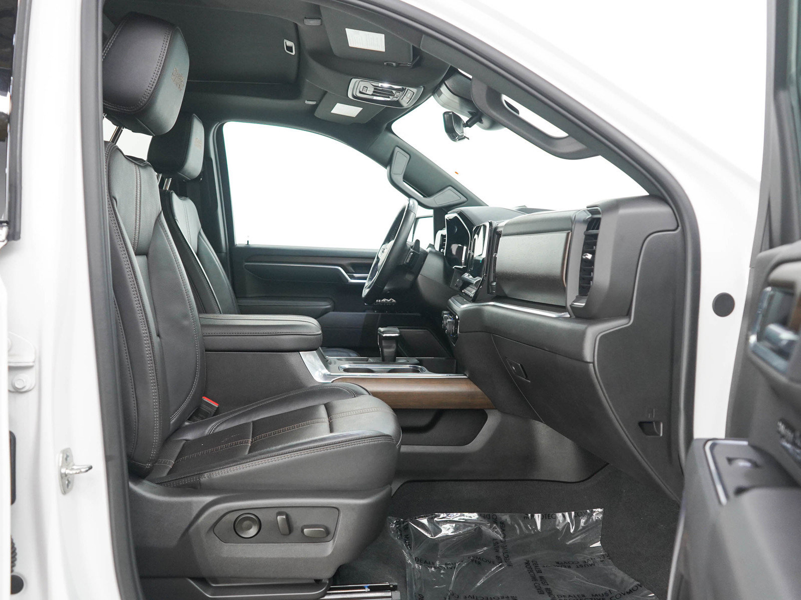 Used 2025 Chevrolet Silverado 1500 High Country AWD/4WD image 11