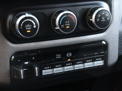 Used 2020 RAM 5500 Tradesman w/ Chrome Appearance Group image 32