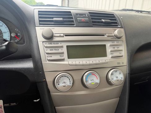 Used 2010 Toyota Camry SE FWD image 20