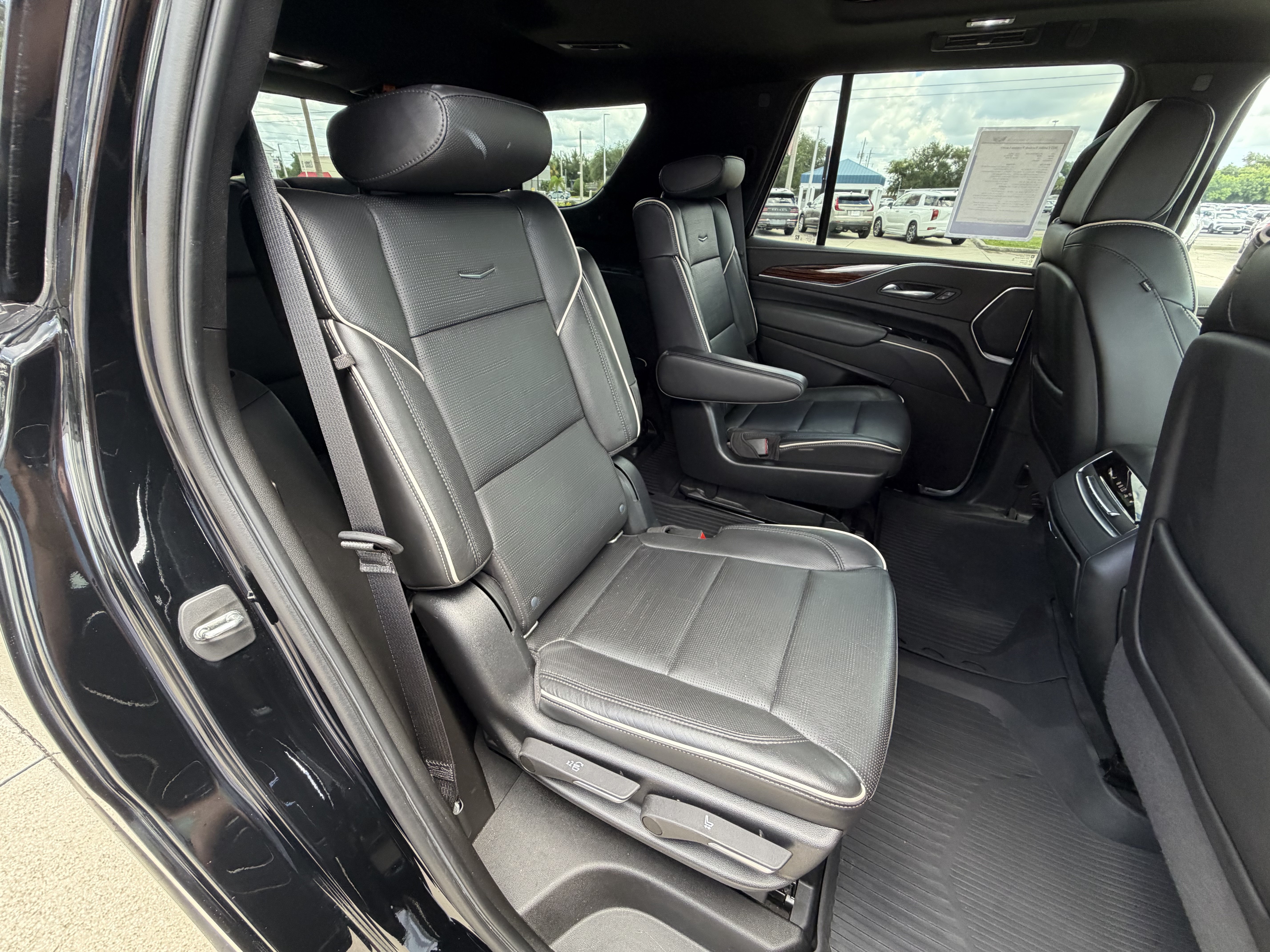 Used 2022 Cadillac Escalade Premium Luxury w/ LPO, Floor Liner Package AWD/4WD image 19