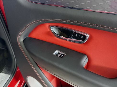 Used 2022 Bentley Bentayga image 31