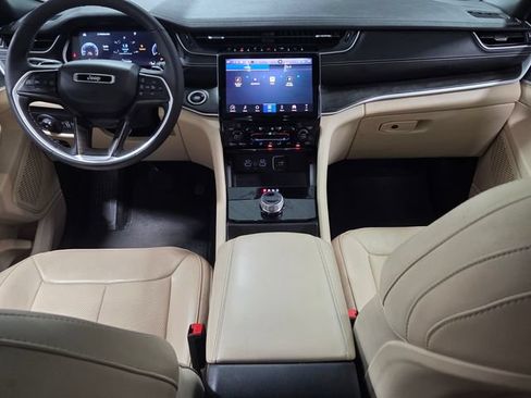 Used 2023 Jeep Grand Cherokee L Limited w/ Luxury Tech Group II RWD image 9