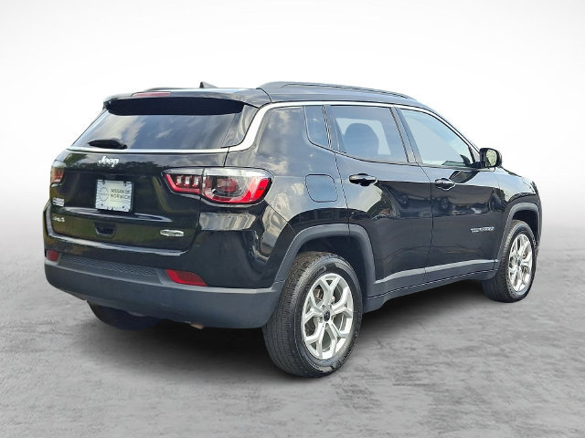 Used 2025 Jeep Compass Latitude AWD/4WD image 6