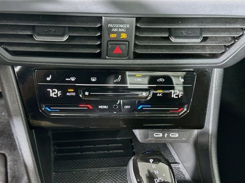 Used 2025 Volkswagen Jetta SE FWD image 23