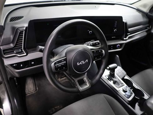 Used 2024 Kia Sportage LX AWD/4WD image 4