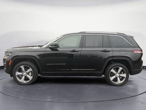 Used 2022 Jeep Grand Cherokee Limited image 2