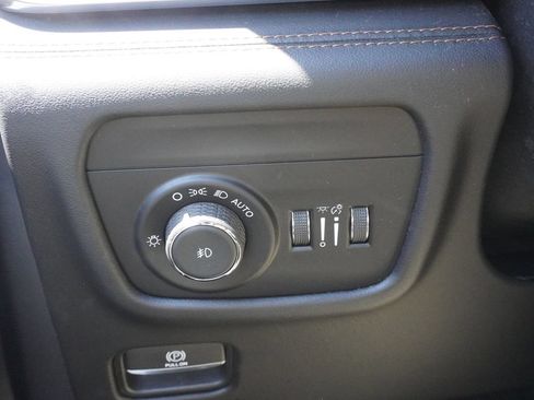 Used 2023 Jeep Grand Cherokee Summit AWD/4WD image 33