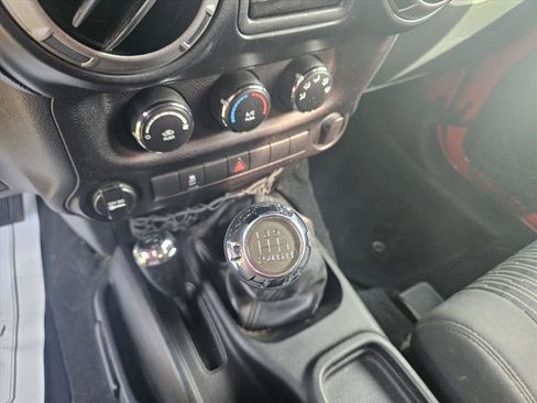 Used 2012 Jeep Wrangler Sport w/ Connectivity Group AWD/4WD image 11