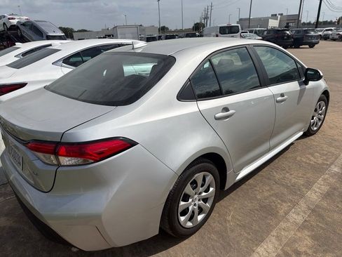 Used 2025 Toyota Corolla LE FWD image 5