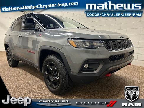 Used 2023 Jeep Compass Trailhawk AWD/4WD image 1