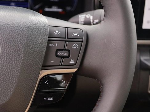 Used 2026 Toyota Camry XLE AWD/4WD image 13