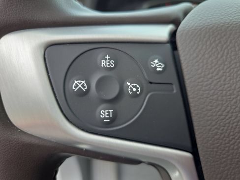 Used 2023 GMC Acadia SLT FWD image 30