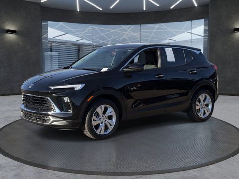 Certified 2025 Buick Encore GX Preferred w/ Comfort Package FWD image 2