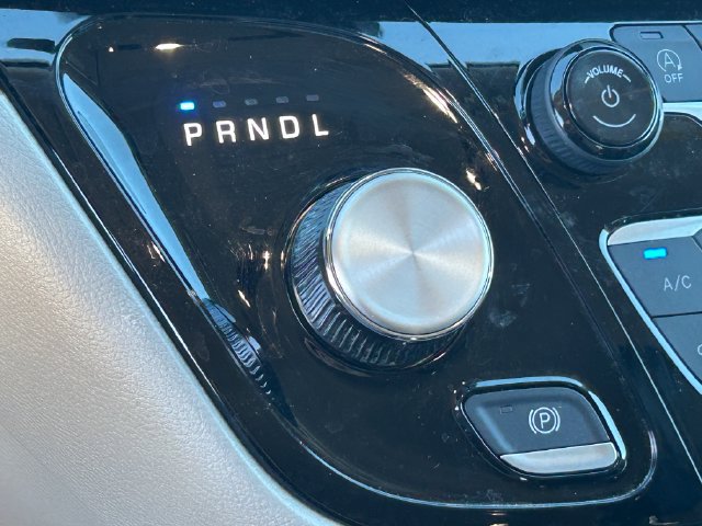 Used 2023 Chrysler Pacifica Touring-L FWD image 14