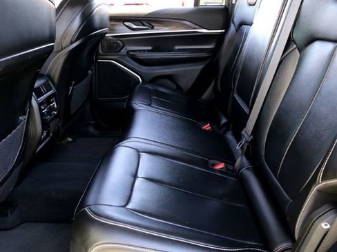 Used 2022 Jeep Grand Cherokee Limited image 23