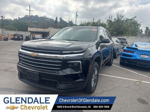 Used 2024 Chevrolet Traverse LT image 1