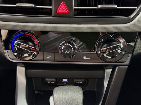 Used 2025 Kia Seltos LX image 16