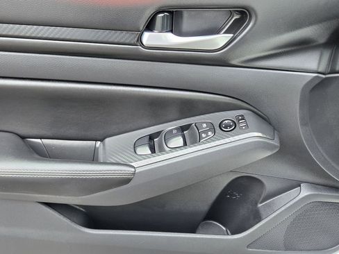 Used 2025 Nissan Altima 2.5 SV image 34