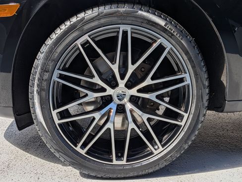 Certified 2024 Porsche Macan AWD/4WD image 28