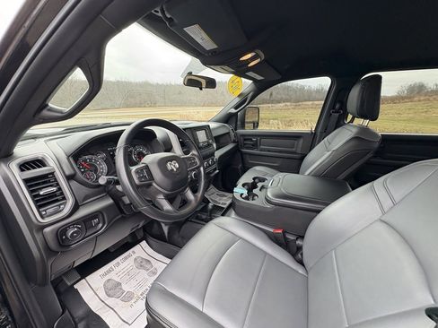 Used 2024 RAM 2500 Tradesman w/ Chrome Appearance Group image 33