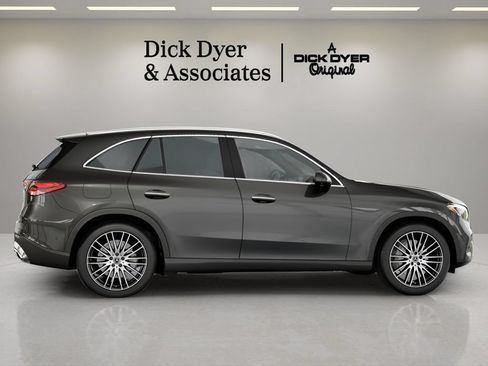 Used 2026 Mercedes-Benz GLC 300 image 6