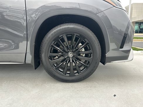 Certified 2025 Toyota Highlander XSE image 13